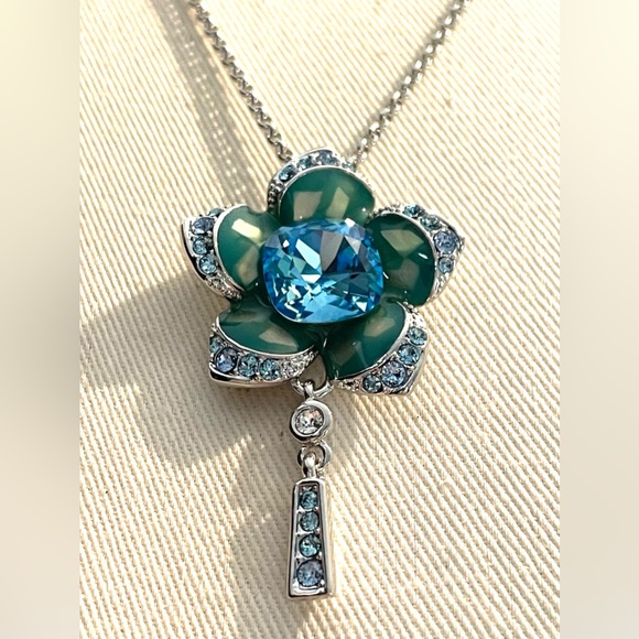 Stunning Blue/Green Swarovski Crystal Flower Necklace & Earring Set - Picture 4 of 8